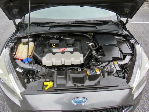 Used 2018 Ford Focus ST w/ Equipment Group 402A image 37