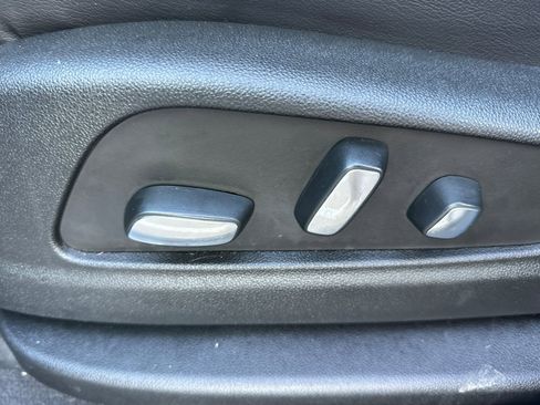 Used 2025 Cadillac XT5 Premium Luxury image 13