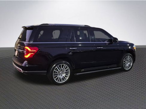 Used 2022 Ford Expedition Limited image 4