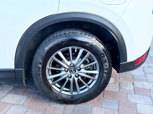 Used 2017 MAZDA CX-5 Touring w/ Preferred Equipment Package FWD image 13