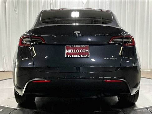 Used 2024 Tesla Model Y Long Range image 9
