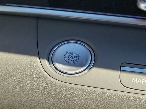 New 2025 Hyundai Elantra SEL image 7