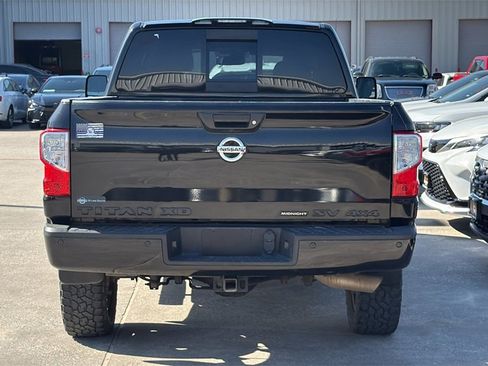 Used 2018 Nissan Titan SV w/ SV Convenience Package image 2