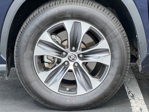 Used 2024 Toyota Highlander XLE image 44