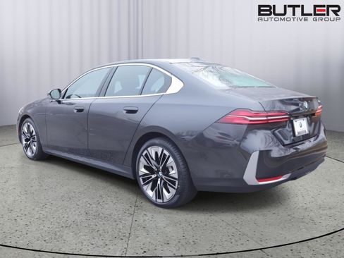 Certified 2025 BMW 530i image 5