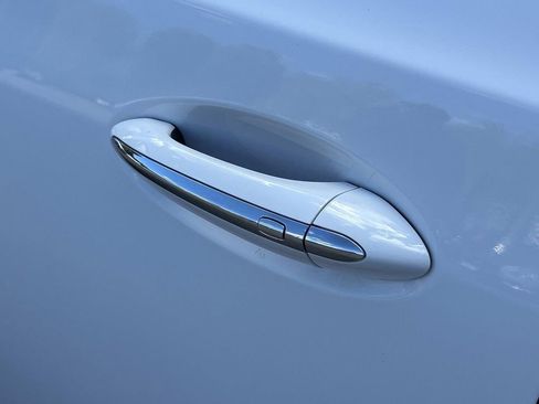 Used 2024 Buick Enclave Premium image 16