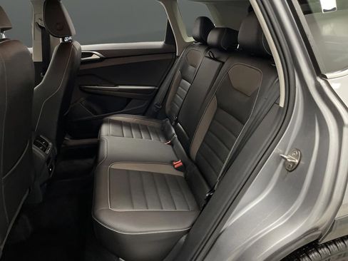 Used 2022 Volkswagen Taos SEL image 28