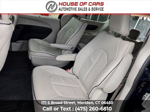 Used 2018 Chrysler Pacifica Limited w/ Advanced Safetytec Group FWD image 42