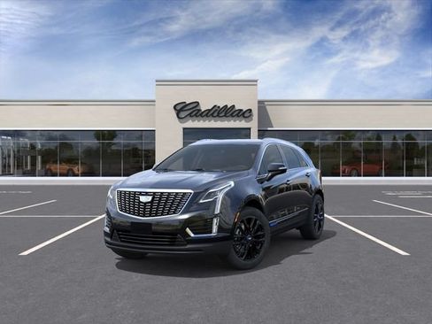 Used 2026 Cadillac XT5 Luxury w/ LPO, Blue Accent Package FWD image 8