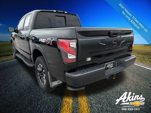 Used 2021 Nissan Titan PRO-4X w/ Pro-4x Convenience Package image 8