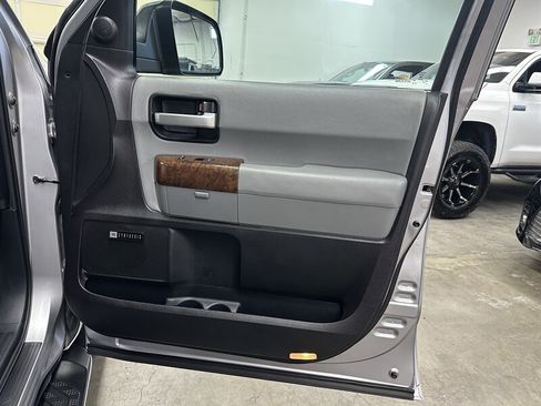 Used 2010 Toyota Sequoia Platinum AWD/4WD image 35