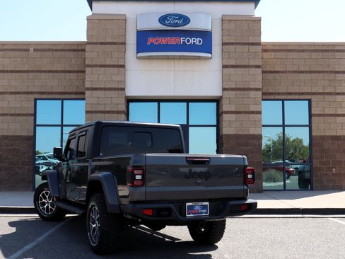 Used 2024 Jeep Gladiator Sport AWD/4WD image 8