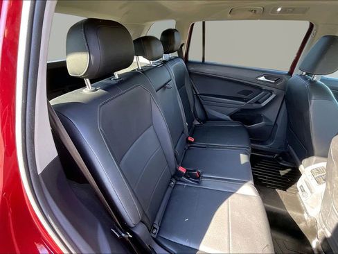 Used 2019 Volkswagen Tiguan SE w/ Panoramic Sunroof Package image 28