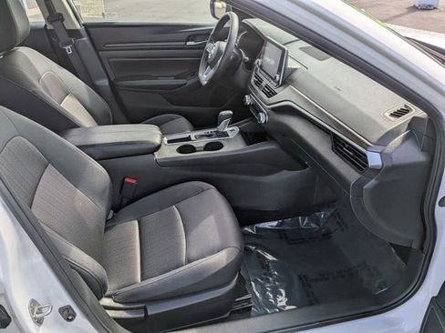 Used 2025 Nissan Altima 2.5 SV image 5