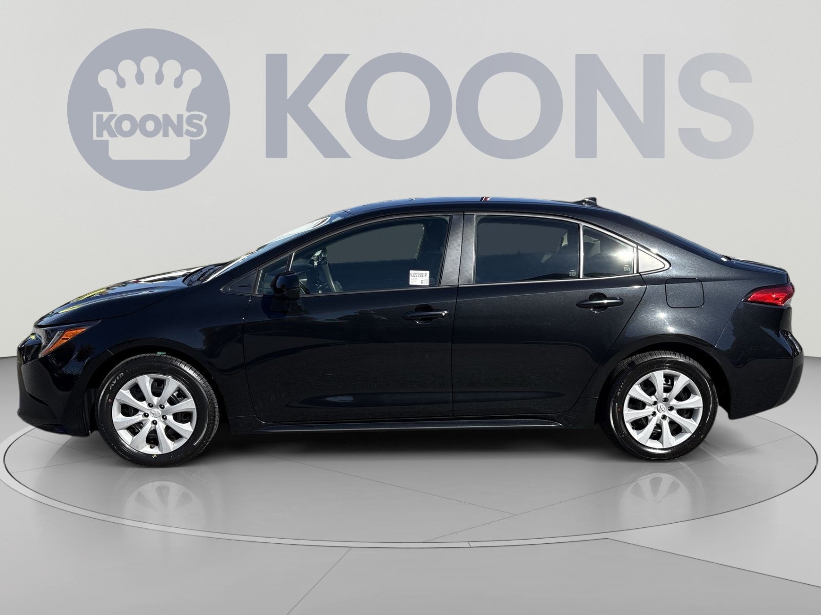 Used 2022 Toyota Corolla LE FWD image 2