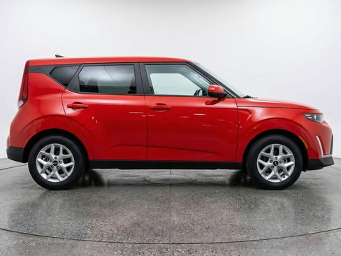 Used 2025 Kia Soul LX w/ LX Technology Package image 11