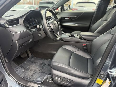 Certified 2022 Toyota Venza XLE image 14