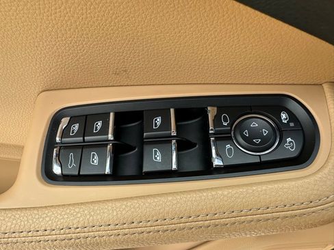 Certified 2018 Porsche Macan w/ Premium Package Plus AWD/4WD image 18