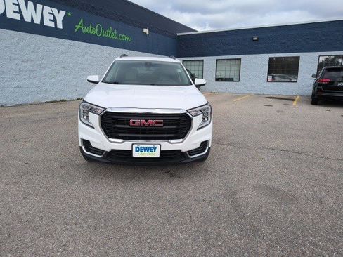 Used 2023 GMC Terrain SLE w/ Driver Convenience Package image 8