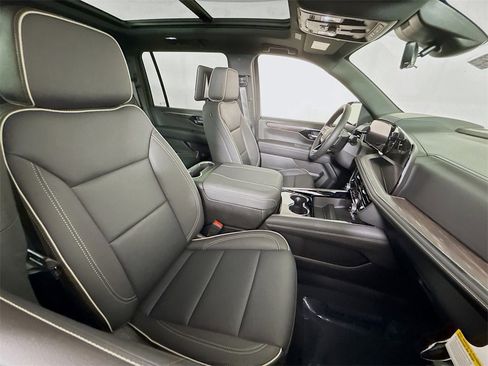 New 2025 Chevrolet Suburban Premier image 25