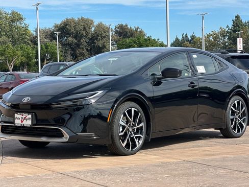 New 2027 Toyota Prius Plug-In Hybrid FWD image 8