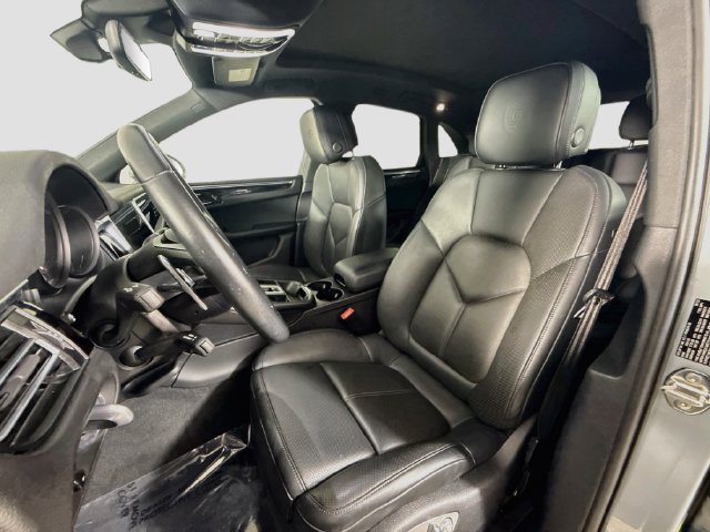 Used 2023 Porsche Macan w/ Premium Package Plus AWD/4WD image 21