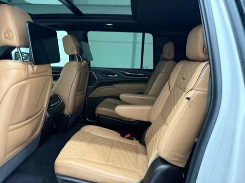 Used 2023 Cadillac Escalade ESV Premium Luxury w/ Performance Package AWD/4WD image 19