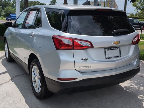 Used 2021 Chevrolet Equinox LS FWD image 8