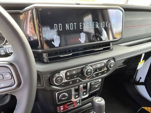 New 2025 Jeep Wrangler Rubicon image 34