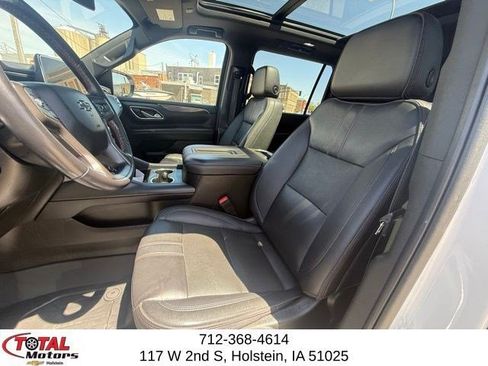 Used 2022 Chevrolet Suburban RST w/ Luxury Package AWD/4WD image 8