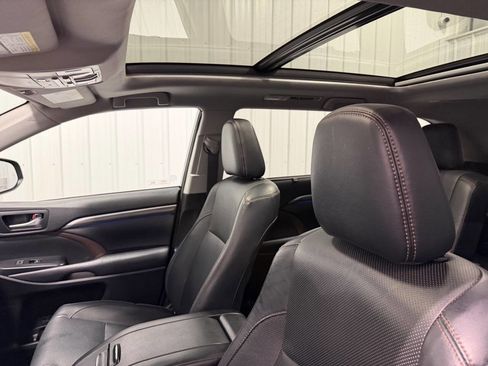 Used 2018 Toyota Highlander Limited Platinum w/ Protection Package #3 image 6