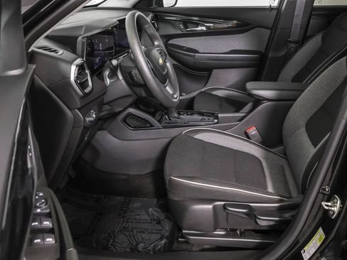 Used 2024 Chevrolet TrailBlazer LT FWD image 22