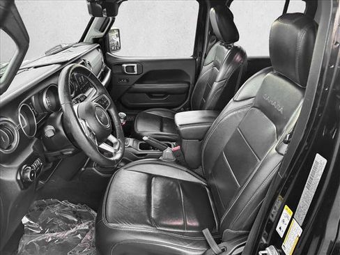 Used 2018 Jeep Wrangler Unlimited Sahara image 11