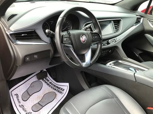 Used 2023 Buick Enclave Essence image 4
