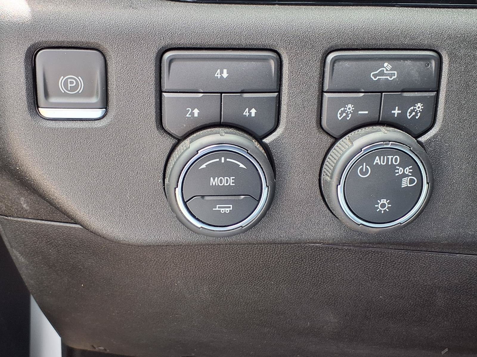 Used 2024 Chevrolet Silverado 2500 LT AWD/4WD image 12