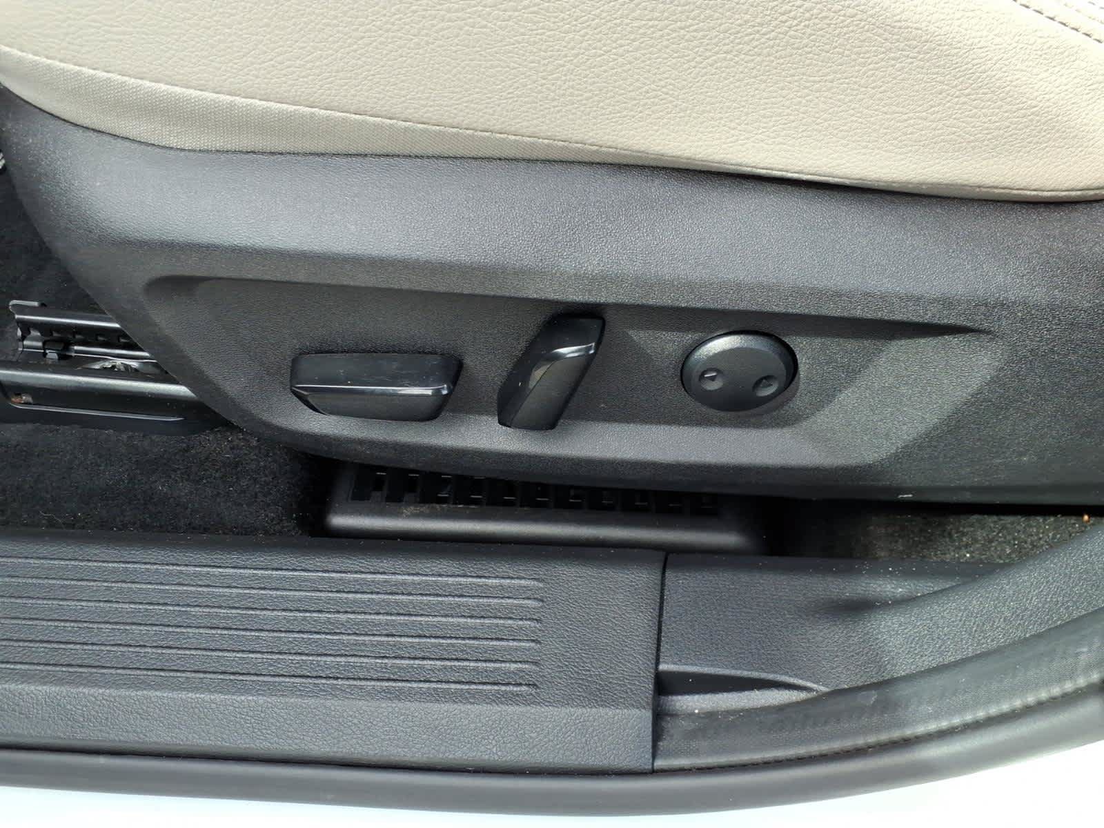 Used 2023 Nissan Rogue SL AWD/4WD image 16