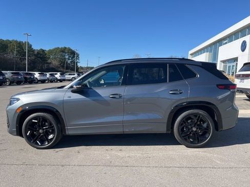 New 2026 Volkswagen Tiguan SE R-Line FWD image 3