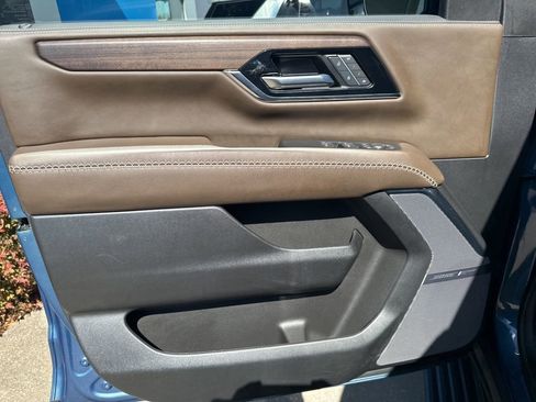 Used 2025 GMC Yukon XL Denali Ultimate w/ LPO, Floor Liner Package AWD/4WD image 23