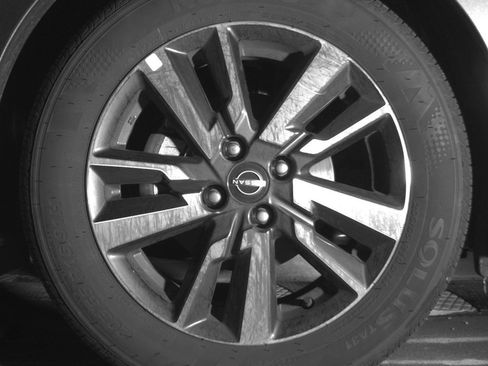 Used 2025 Nissan Versa SV image 12