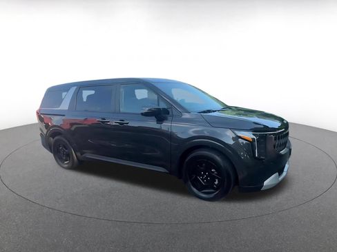 Used 2026 Kia Carnival FWD image 2