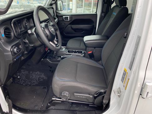 Used 2025 Jeep Wrangler Unlimited Rubicon 4xe w/ Convenience Group image 9