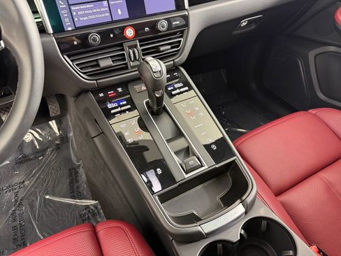 Certified 2026 Porsche Macan Turbo AWD/4WD image 25