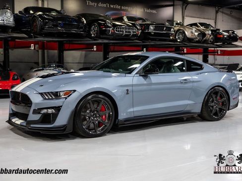 Used 2022 Ford Mustang Shelby GT500 w/ Carbon Fiber Track Pack image 4