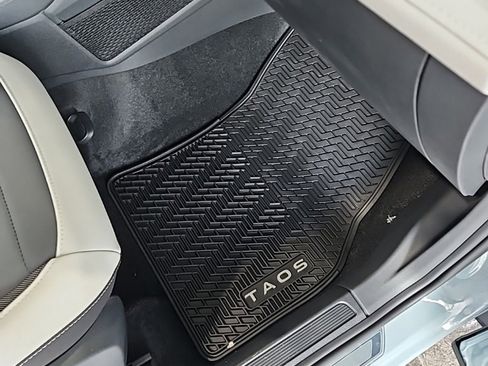 New 2026 Volkswagen Taos SE image 14