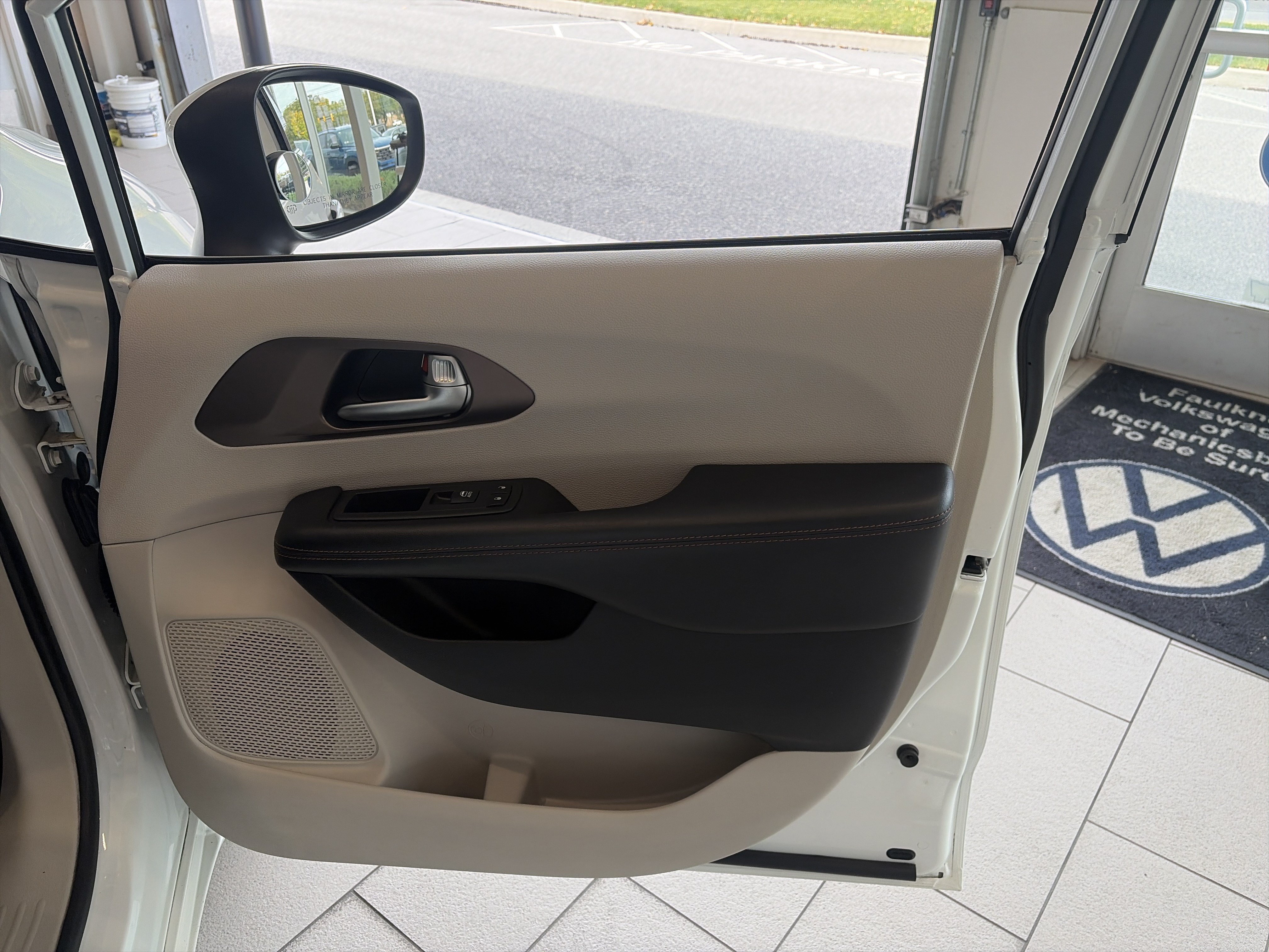Used 2017 Chrysler Pacifica LX FWD image 20