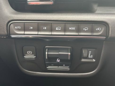 Used 2022 Cadillac Escalade Premium Luxury w/ Performance Package image 17