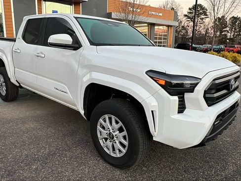 Used 2024 Toyota Tacoma SR5 image 5