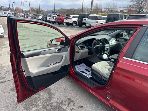 Used 2015 Hyundai Sonata SE FWD image 15
