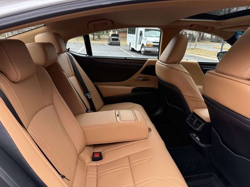 Used 2024 Lexus ES 300h Ultra Luxury w/ Accessory Package (Z1) image 16