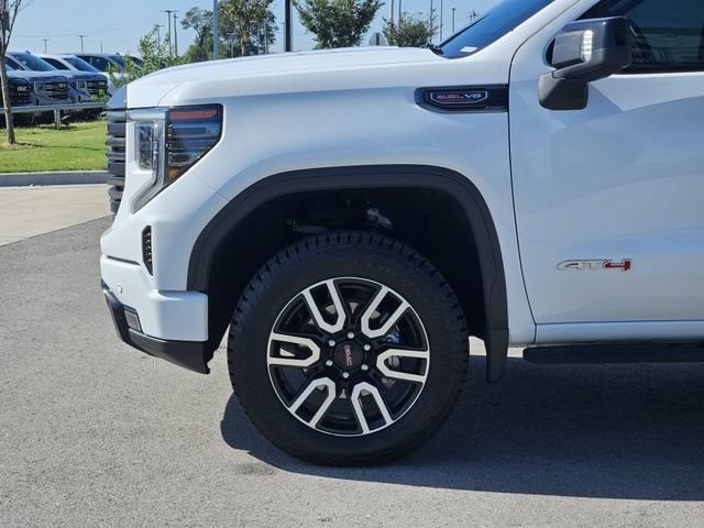Used 2024 GMC Sierra 1500 AT4 w/ Technology Package AWD/4WD image 10